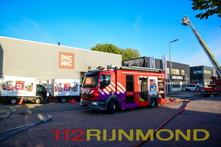 Fikse brand in bedrijfspand Picnic Vlambloem Rotterdam 112Rijnmond