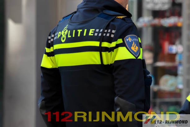 Agenten lichtgewond bij controle auto | Aert van Nesstraat Rotterdam